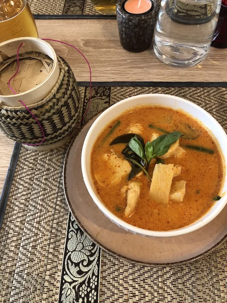 Soupe de Poulet Curry Rouge